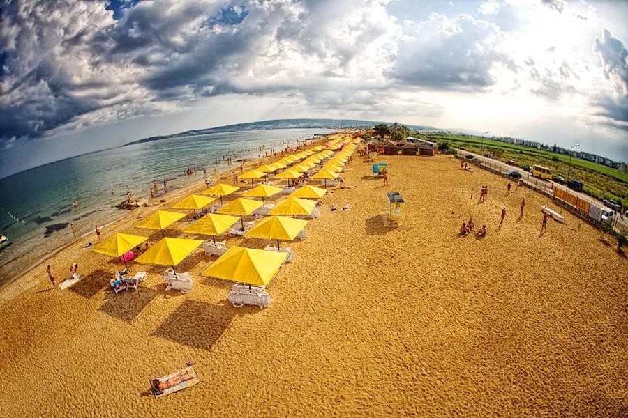 LA PLAGE D'OR DE THEODOSIA.jpg