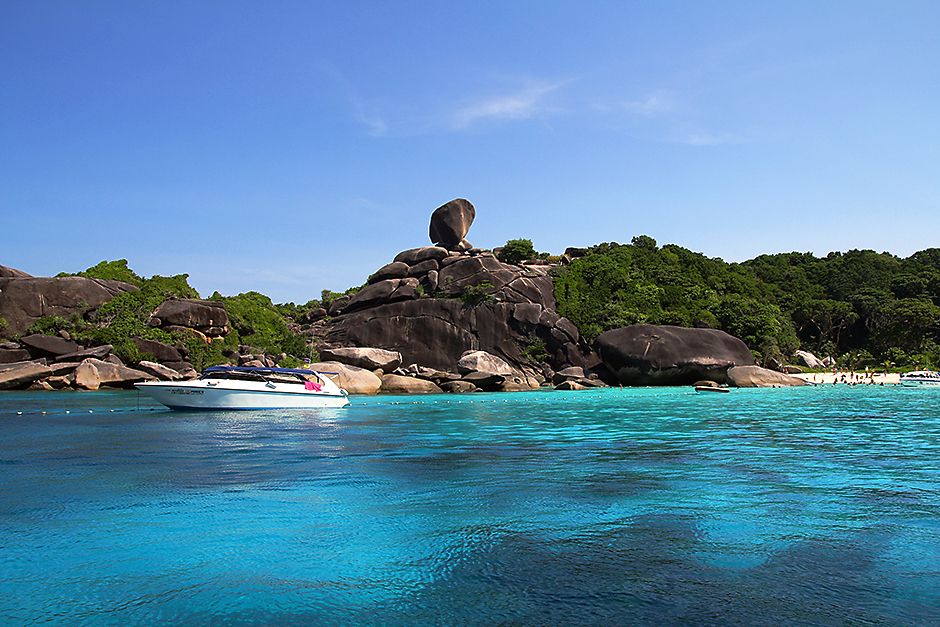 ILES SIMILAN.jpg