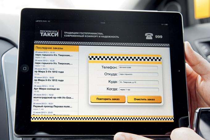 tablette pour travailler dans un taxi